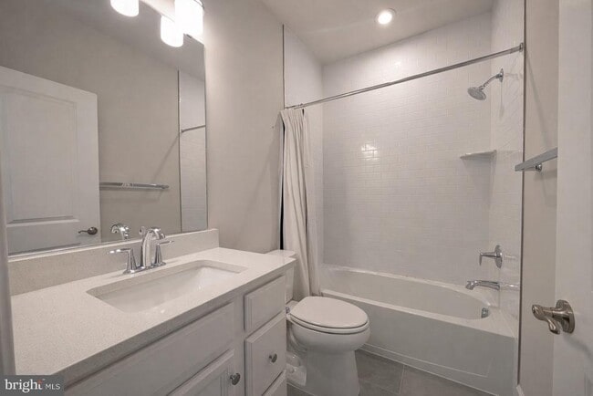 Building Photo - 6710 Belcrest Rd