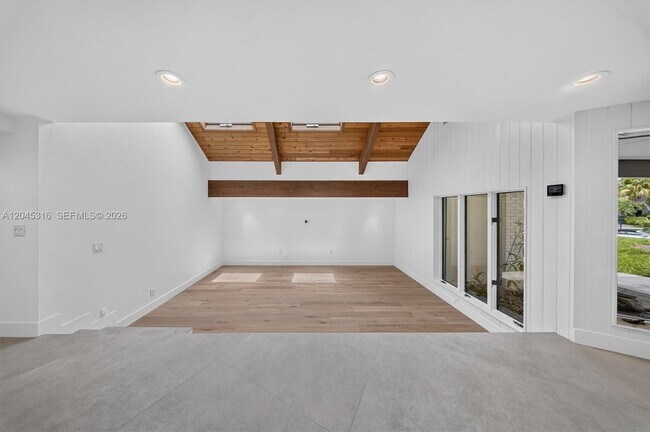 Building Photo - 8925 SW 102nd Terrace
