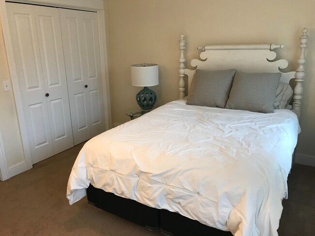 Building Photo - 4 Bedroom, 2 Bath Home available July 2025...