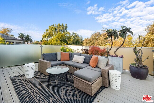 Building Photo - 1220 Cabrillo Ave