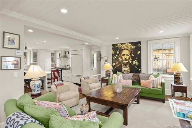 Building Photo - 40 Church St