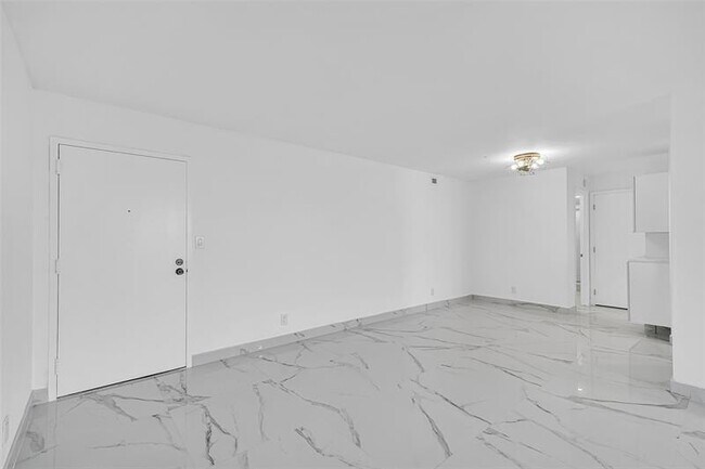Building Photo - 2841 N Ocean Blvd