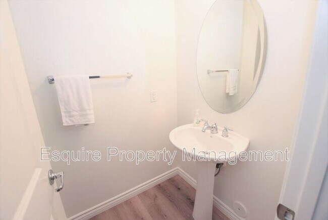 Building Photo - 363 Feather River Pl