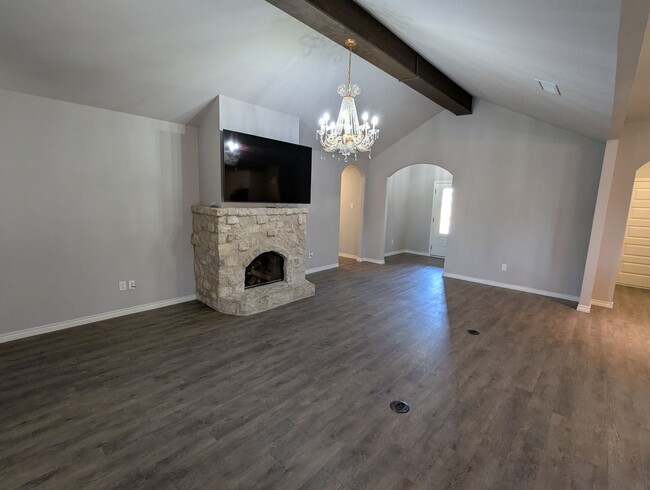 Building Photo - 3/2/2 Stunning Foxridge Home