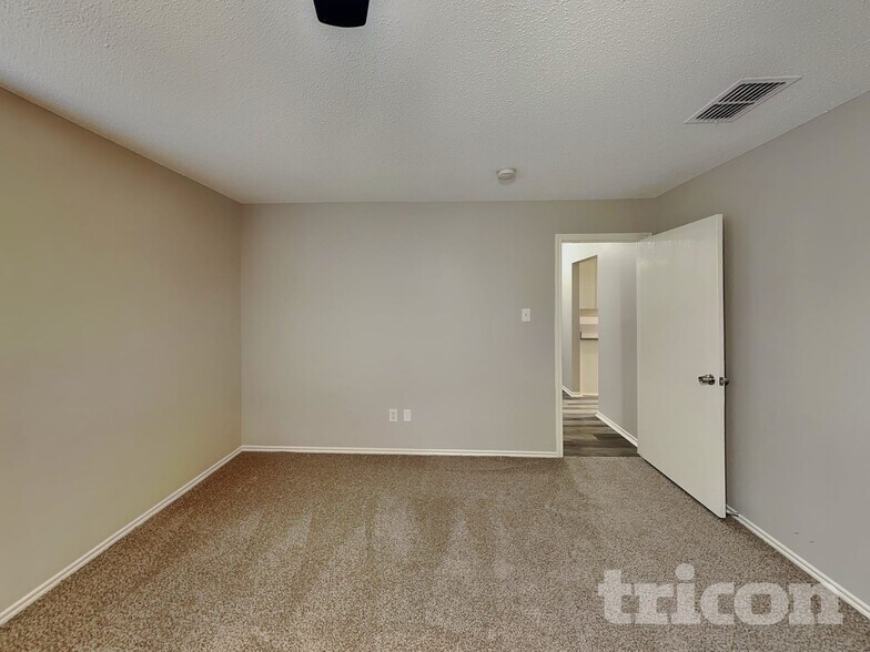 Building Photo - 2925 Paint Brush Pl