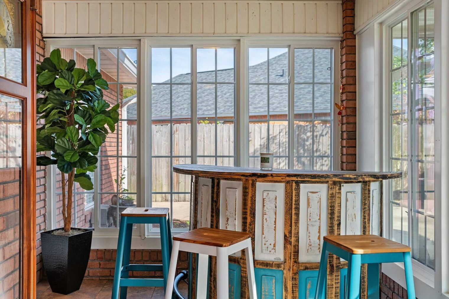 Building Photo - 300 Lan Rob Ln