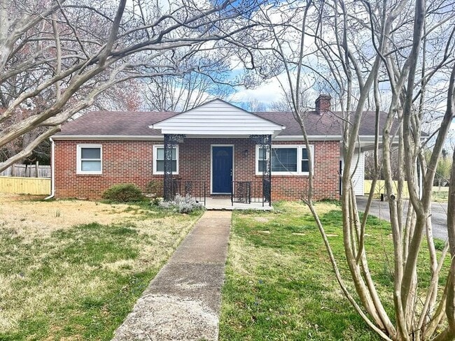 Building Photo - 1270 Peach Tree Dr