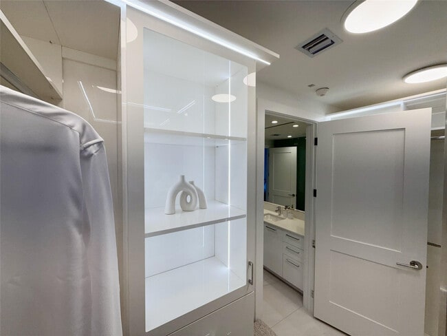 Building Photo - 151 N Seabreeze Blvd