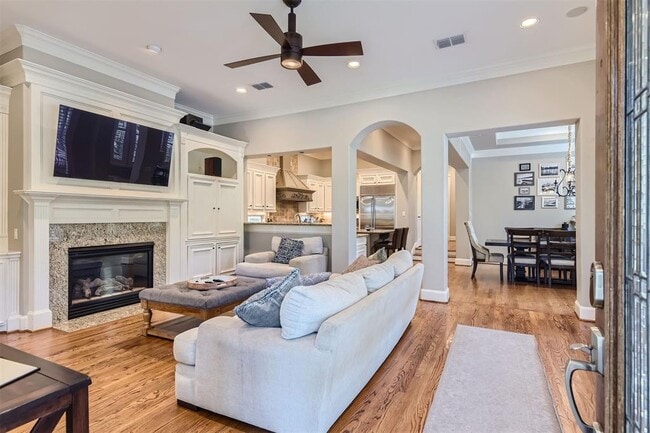 Building Photo - 2390 W 8th St