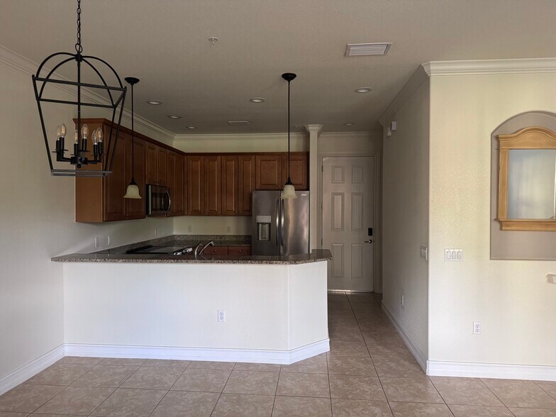 Building Photo - 9147 Delano St