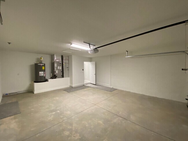 Building Photo - Desirable SW Ocala Neighborhood 4/2/2