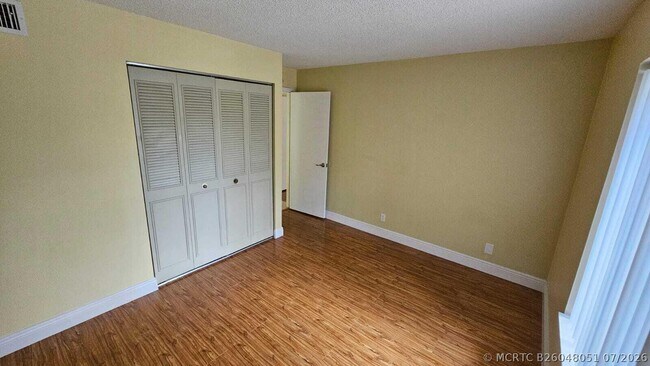 Building Photo - 205 Foxtail Dr