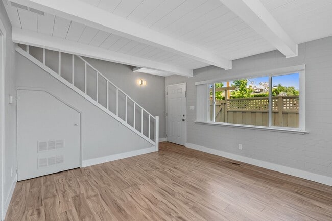 Building Photo - 1141-1161 Oak Avenue
