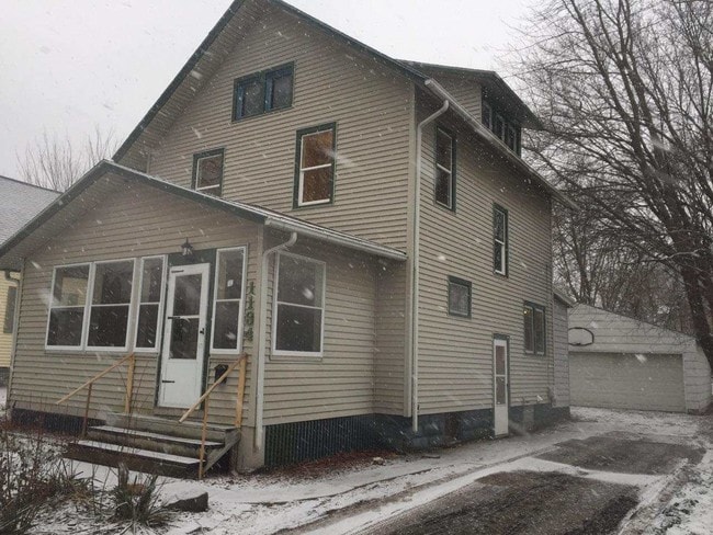 Building Photo - 1134 Bertch Ave