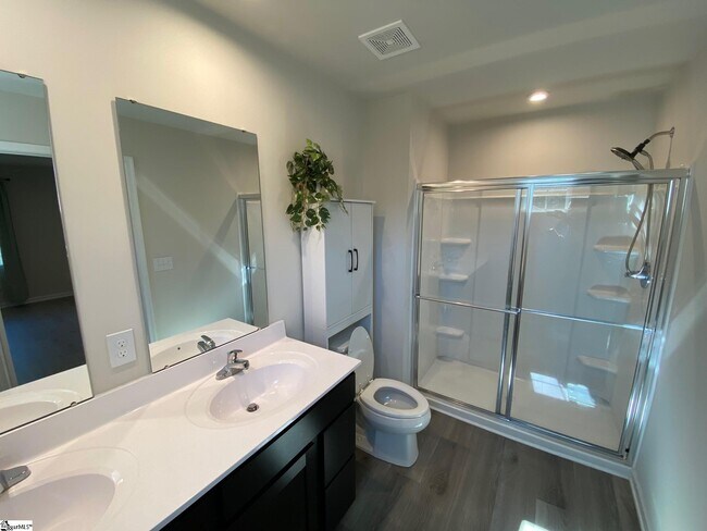 Building Photo - 105 Highland Sta Dr