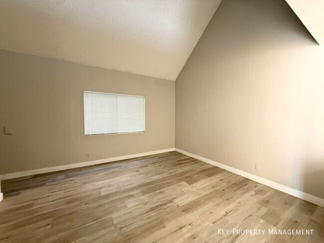 Building Photo - 5187 Garden Ln