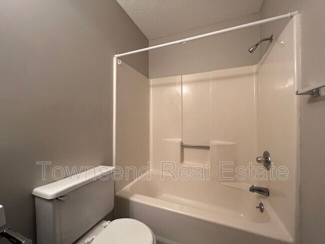 Building Photo - 1429B Ireland Dr