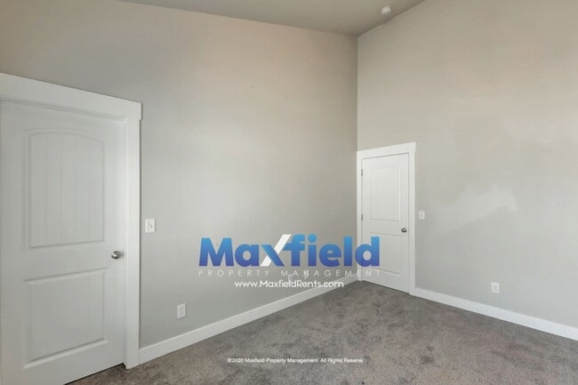 Building Photo - 3 BD + Office 2 BA 2 GA Luxury Townhouse  ...
