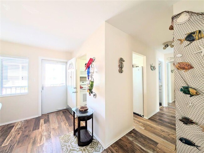 Building Photo - 2328 Canal Dr