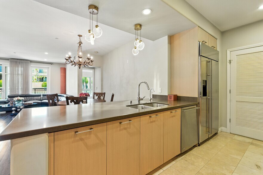 Building Photo - 403 Caruso Ave