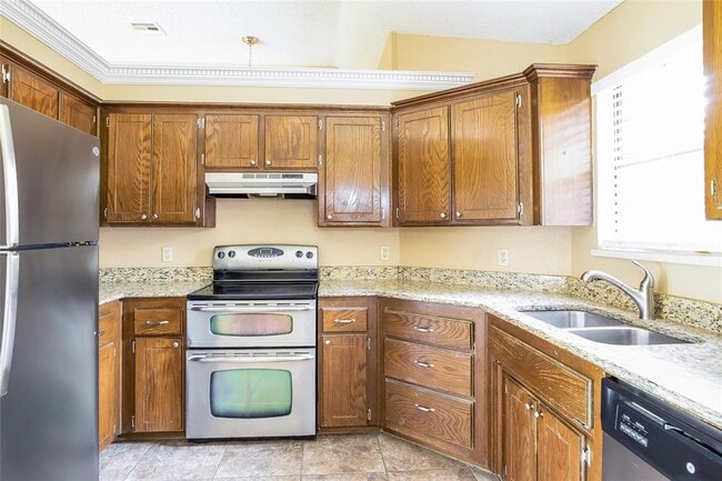 Building Photo - 8412 Breezewood Dr