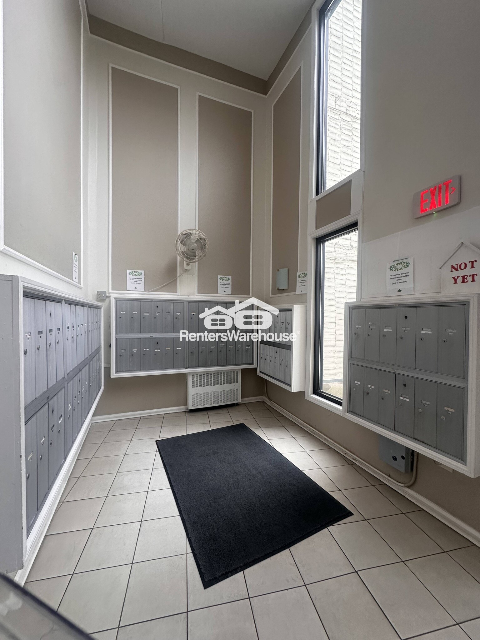 Building Photo - 10401 Cedar Lk Rd S