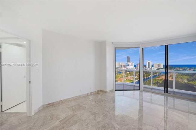 Building Photo - 3600 Yacht Club Dr