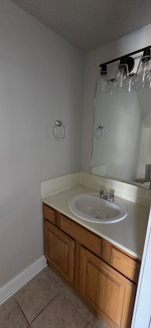 Building Photo - Townhome Near Lafayette High