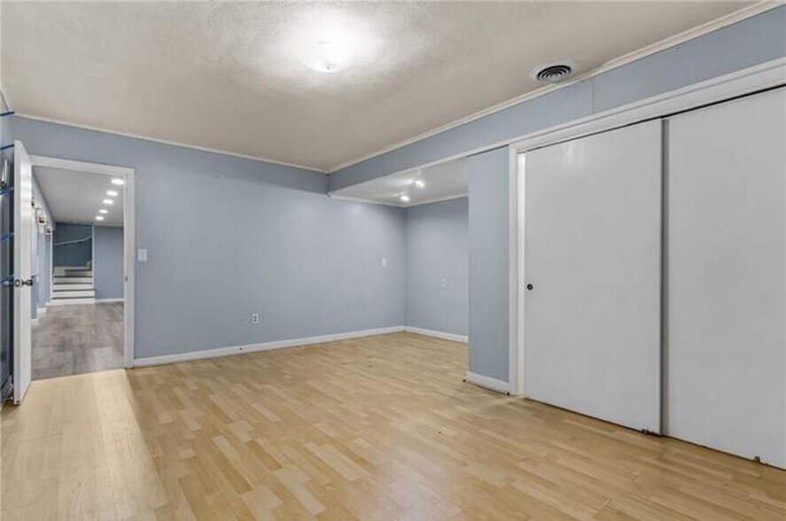 Building Photo - 45-47 Clym Street