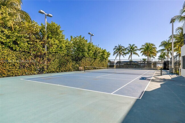 Building Photo - 2101 Brickell Ave