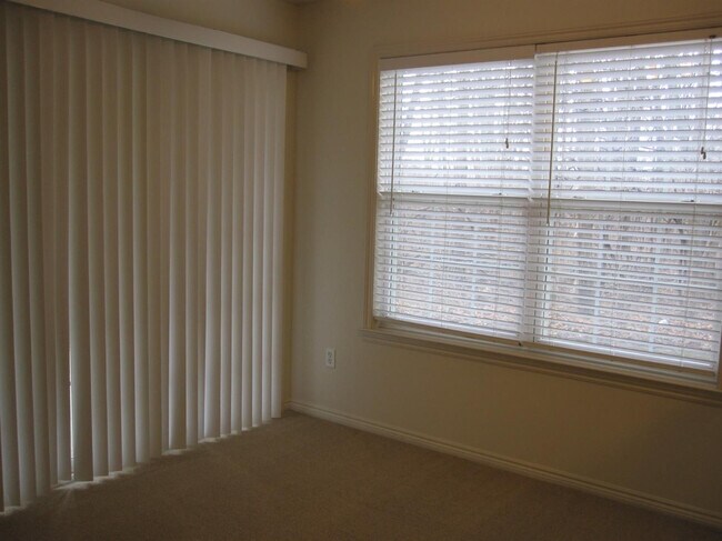 Building Photo - 3055 Barclay Wy