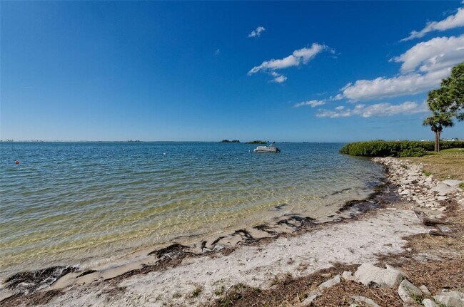 Building Photo - 2700 Bayshore Blvd
