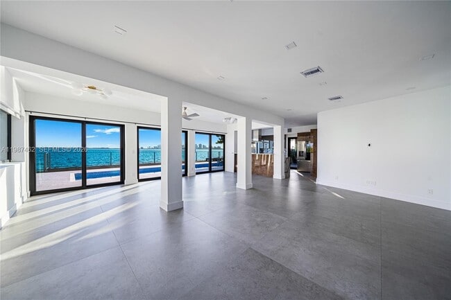 Building Photo - 1351 Bay Terrace