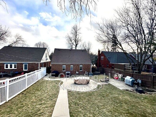 Building Photo - 4928 Happy Hollow Blvd