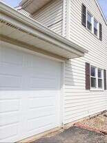 Building Photo - 202 Meadowpark Dr