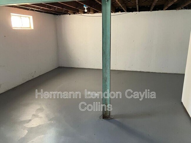 Building Photo - 9840 Medford Dr