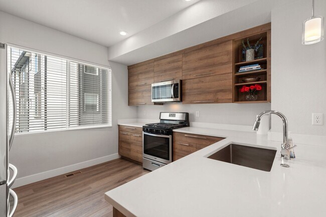 Building Photo - Modern Townhome Living in Lakewood – $2,65...