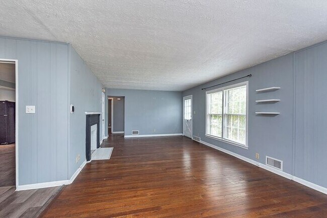 Building Photo - Great Broad Ripple Location With Fenced Backyard!