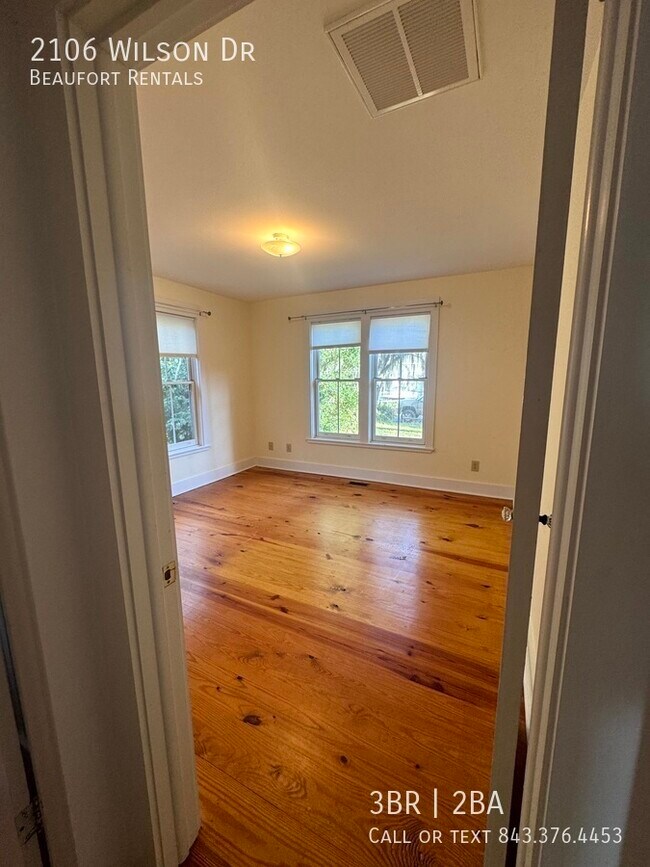 Building Photo - 2106 Wilson Dr
