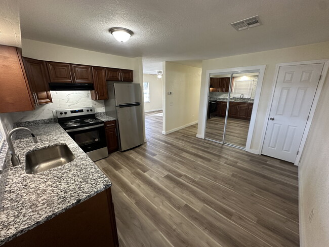 Building Photo - Beachside living!