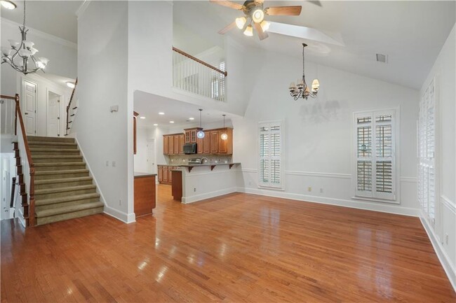 Building Photo - 3405 Regent Pl SW