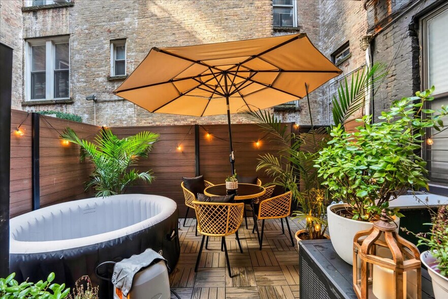 Building Photo - 120 Christopher St