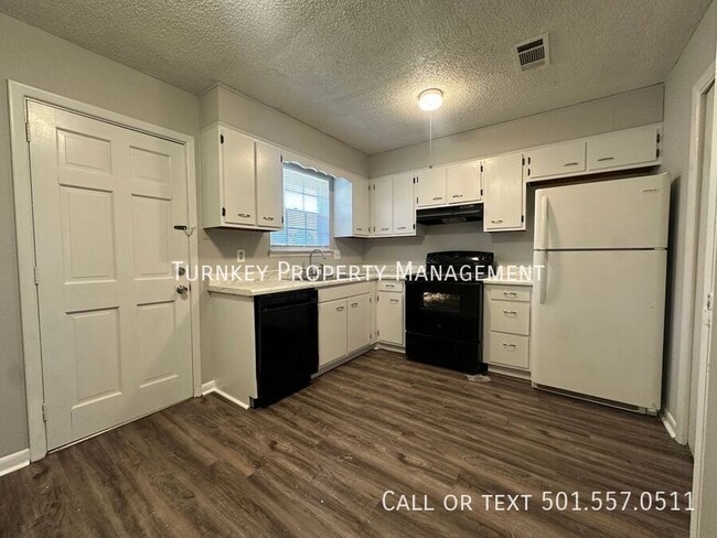 Building Photo - 2 E Laramie Dr