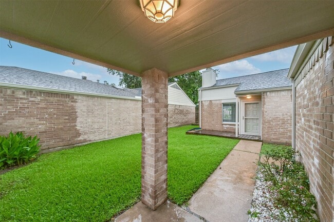 Building Photo - 18515 Meadows Way Dr