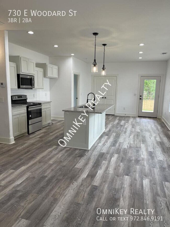 Building Photo - 730 E Woodard St