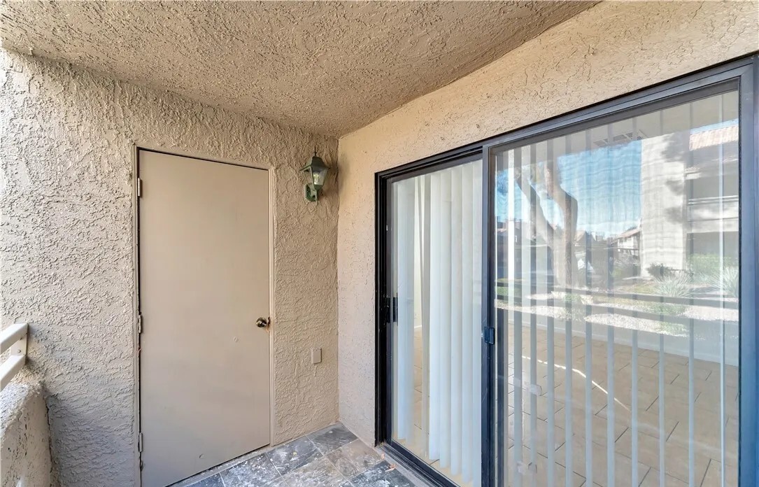 Building Photo - 5076 S Rainbow Blvd