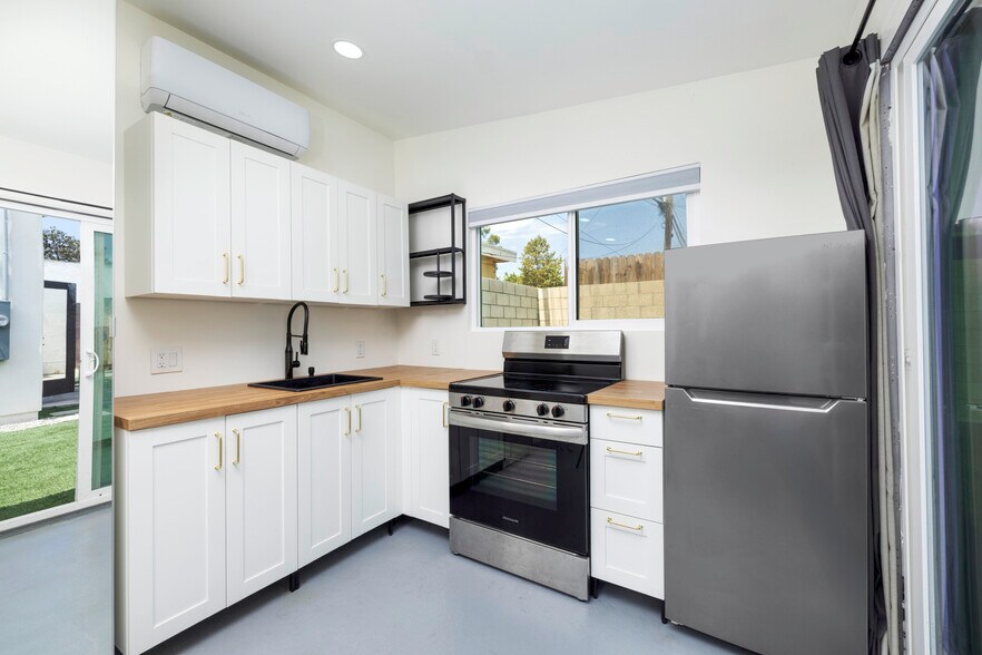 Building Photo - 5447 Lime Ave