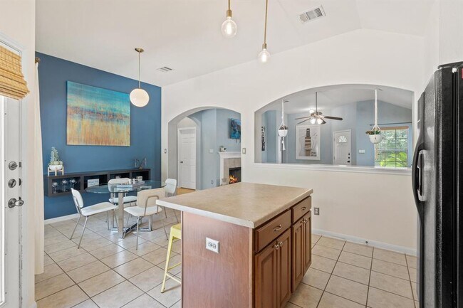 Building Photo - 1900 Melissa Oaks Ln