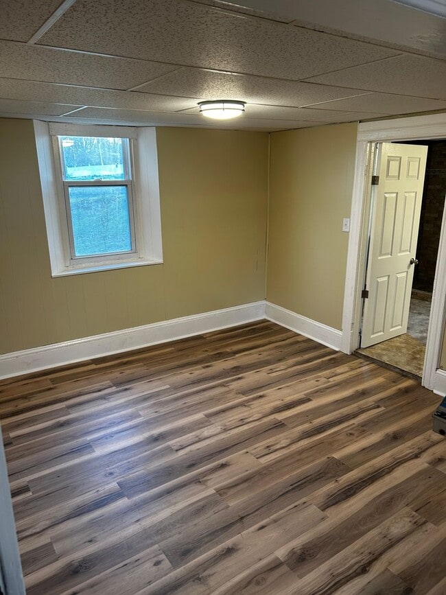 Building Photo - 92 Farview St