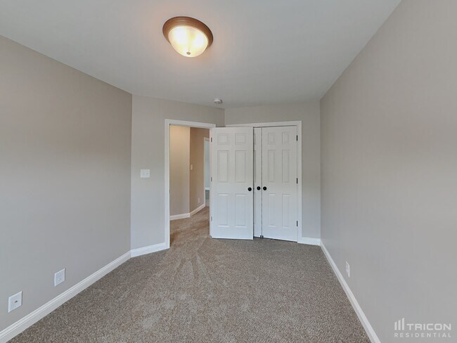 Building Photo - 129 Bonnell Dr